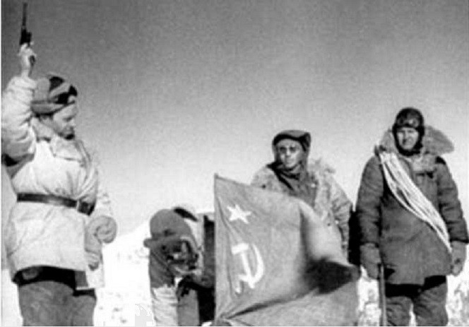 Салют над Эльбрусом, 1943 г.