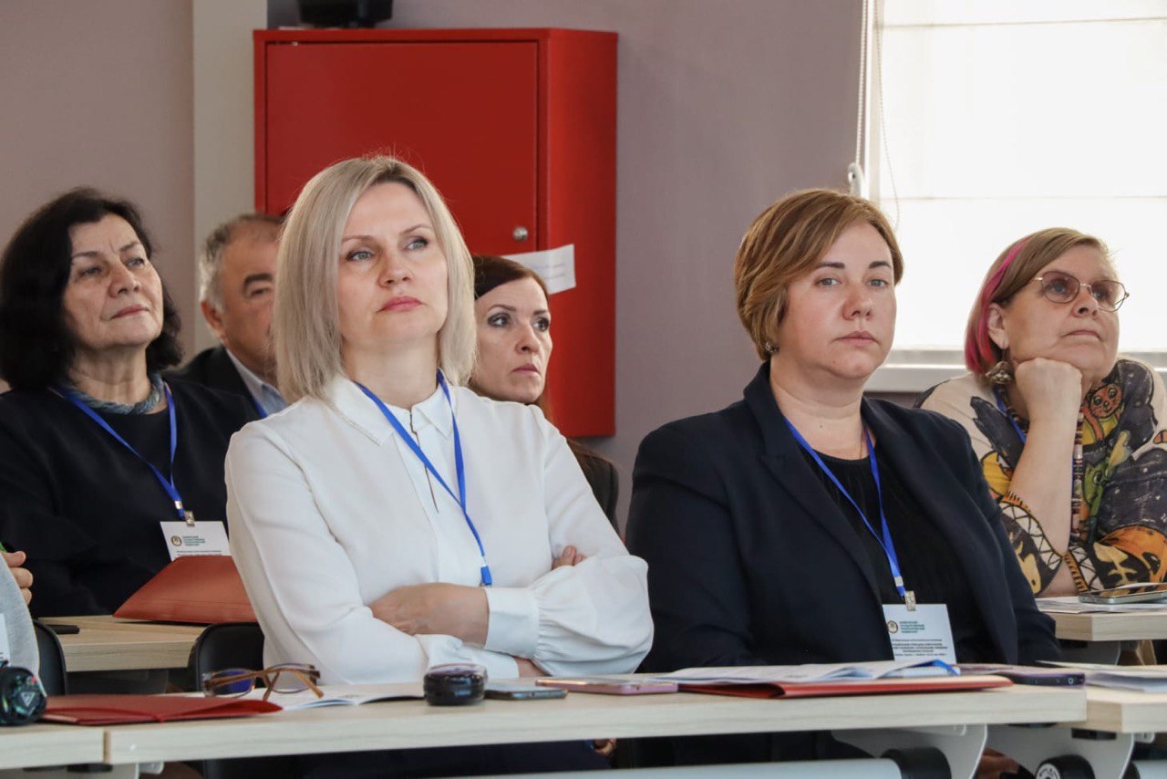 На конференции